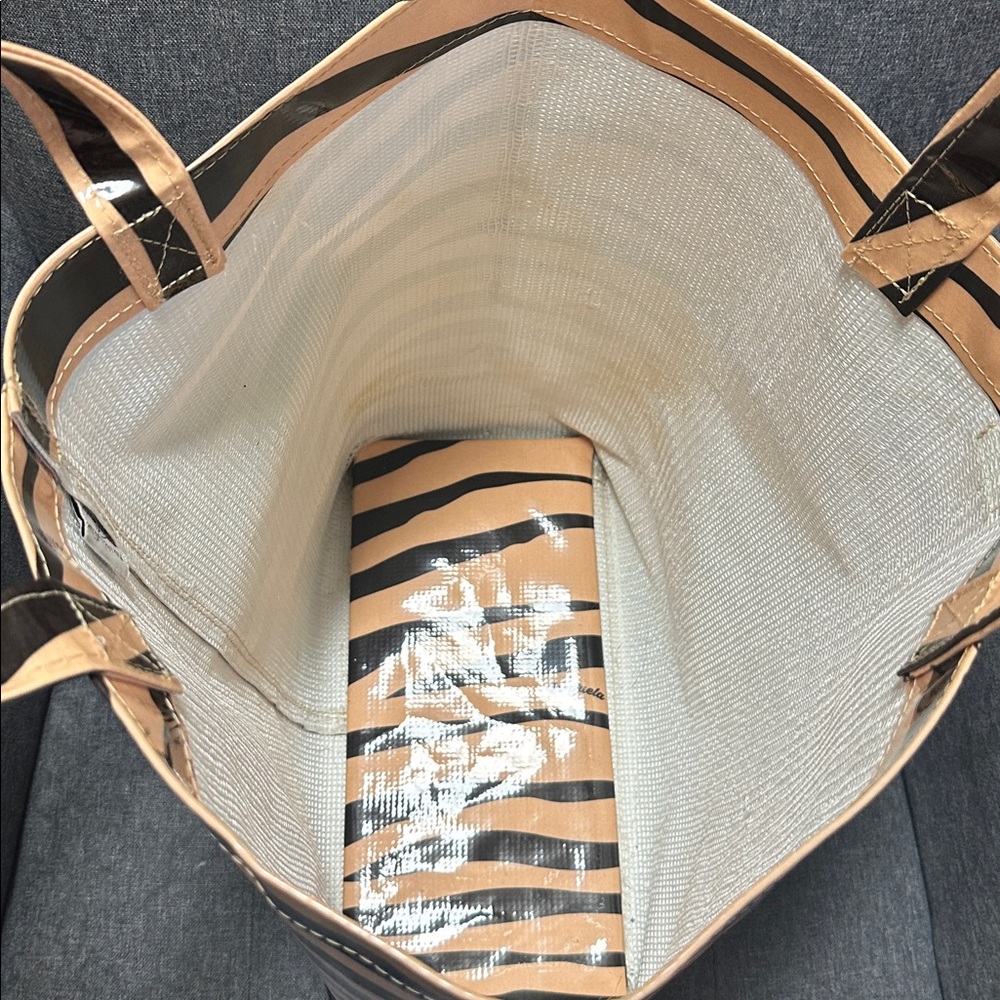 Consuela Big Kitty Basic Tote Bag - Picture 9 of 14